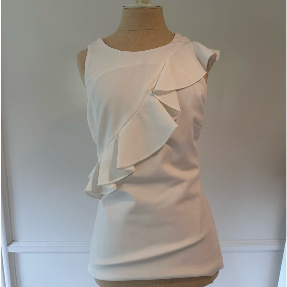 Cushine Crew Neck Sleeveless top in white. Size Small.